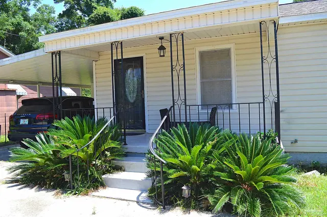 39 Sandalwood St, Pensacola FL 32505 exterior