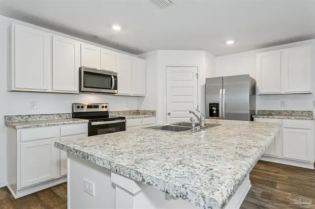 10501 Queens Gate Cir property photo