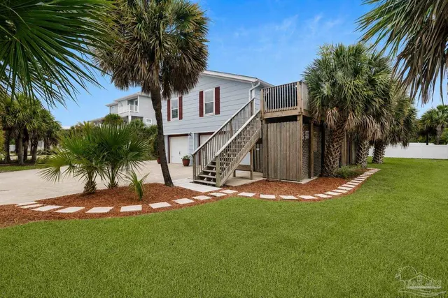 1005 Via Deluna Dr property photo