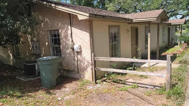 5409 East Shore Dr, Pensacola FL 32505 exterior