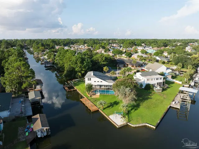 1672 Kauai Ct, Gulf Breeze FL 32563 exterior