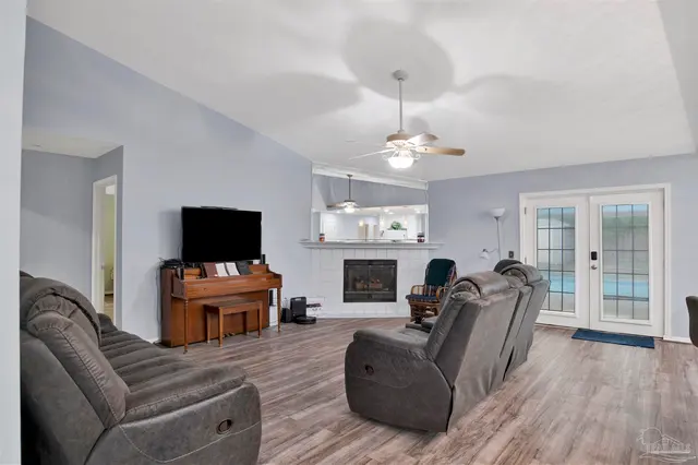 6723 Cedar Ridge Cir property photo