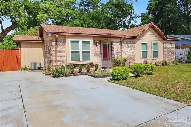 7815 Oak Forest Pl property photo