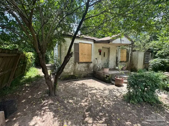 1711 W Lakeview Ave, Pensacola FL 32501 exterior