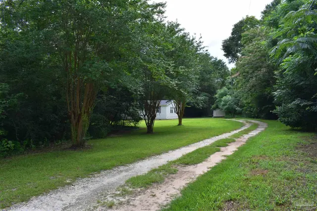 2542 Purdue Rd, Mcdavid FL 32568 exterior