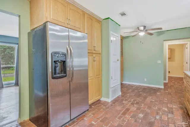 724 Woodmere Dr property photo