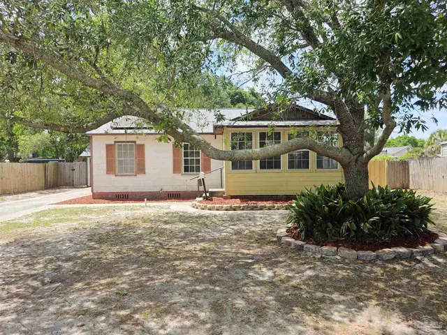 209 NW Gilliland Rd, Pensacola FL 32507 exterior