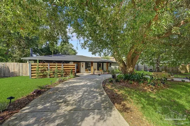 302 Bear Dr, Gulf Breeze FL 32561 exterior