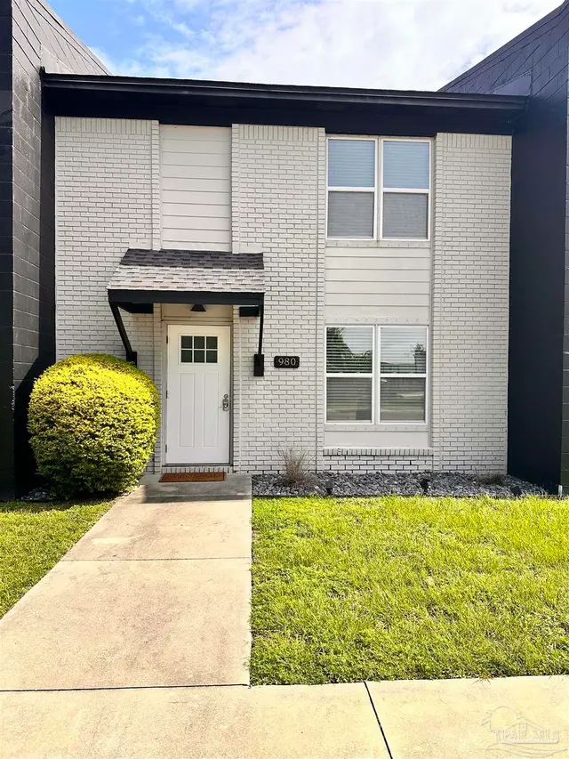 980 Zarragossa St, Pensacola FL 32502 exterior