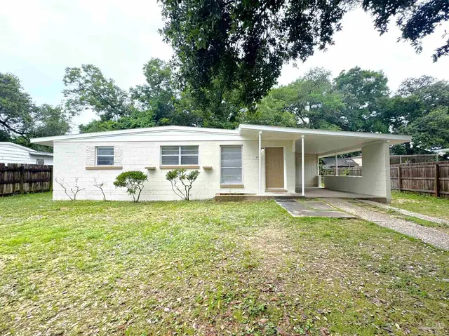 104 W Garfield Dr, Pensacola FL 32505 exterior