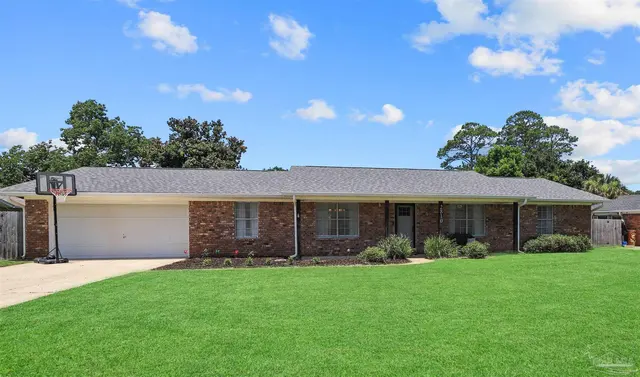 2810 Venetian Garden, Gulf Breeze FL 32563 exterior