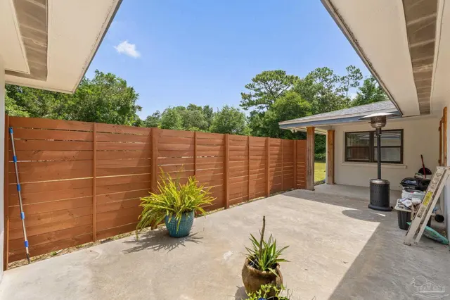 1975 Heinrich St property photo