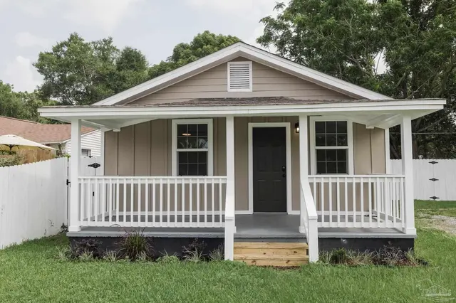 2002 W Gonzalez St, Pensacola FL 32501 exterior