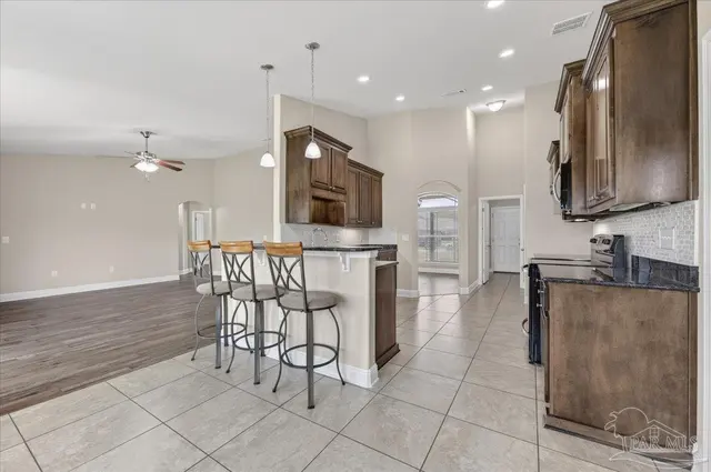 6072 Winchester Cir property photo