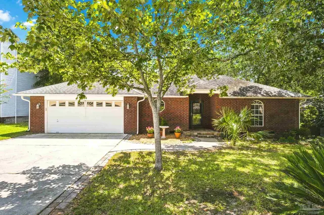3214 Samantha Dr, Cantonment FL 32533 exterior