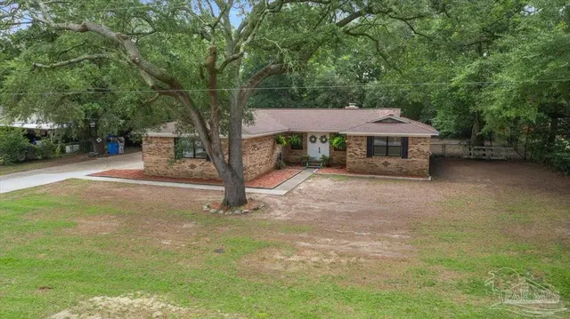 6020 Oakwood Dr, Milton FL 32570 exterior