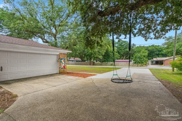6020 Oakwood Dr property photo