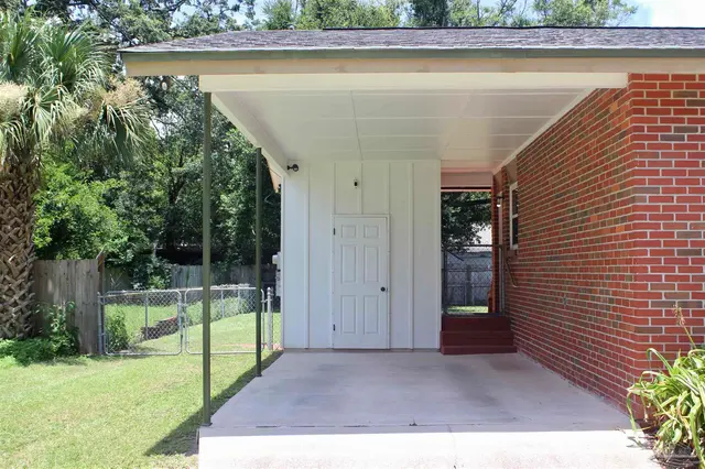 3820 Whispering Pines Dr property photo