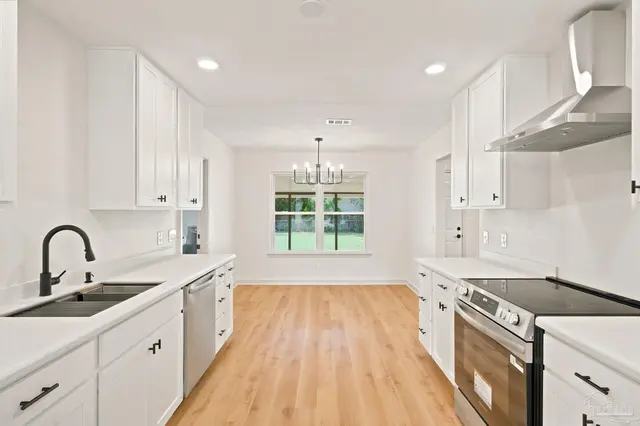 6466 Greenwell St property photo