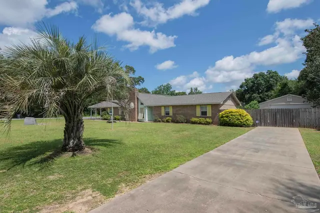 5900 Pamela Dr, Milton FL 32570 exterior