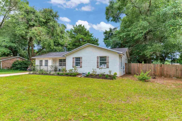 6215 Glenwood Dr property photo