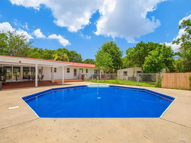 1407 John Carroll Dr, Pensacola FL 32504 exterior