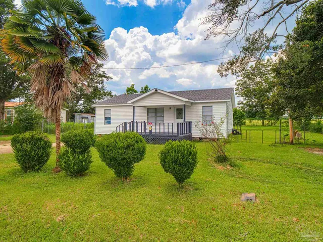 2451 Green Village Rd, Mcdavid FL 32568 exterior