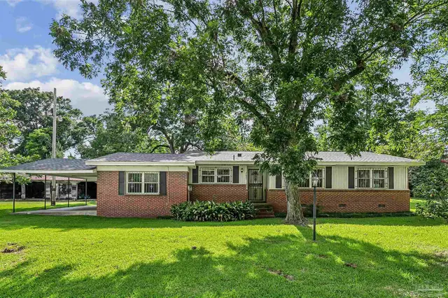 7621 Lodge Dr, Century FL 32535 exterior