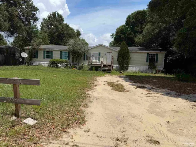 5570 Bantola Dr, Milton FL 32583 exterior