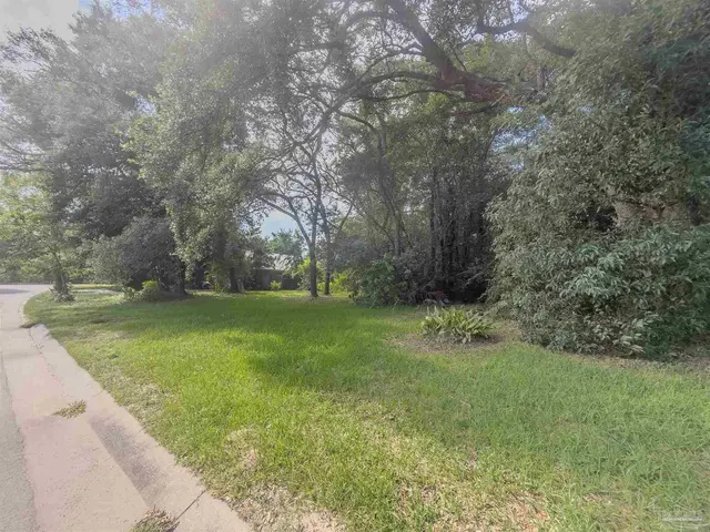 410 Twin Lakes Dr, Pensacola FL 32504 exterior