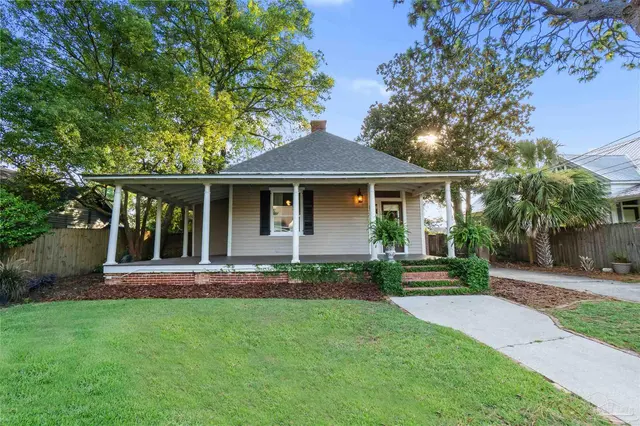 1305 N 15th Ave, Pensacola FL 32503 exterior
