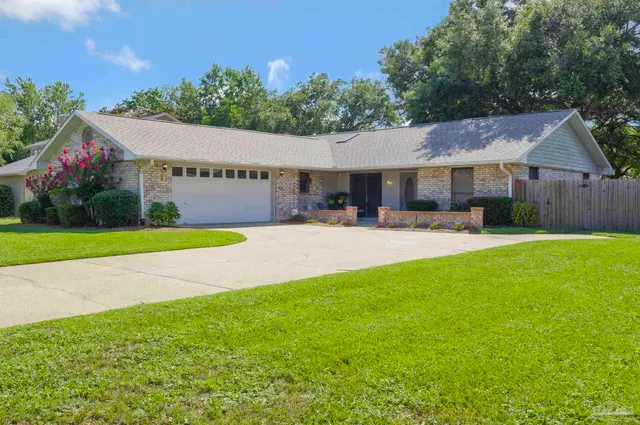 5555 Trafalgar Dr, Pensacola FL 32504 exterior