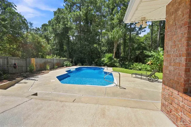 1338 Ashford Dr property photo