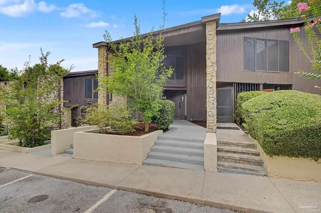9984 Fairway Villas Ln, Pensacola FL 32514 exterior