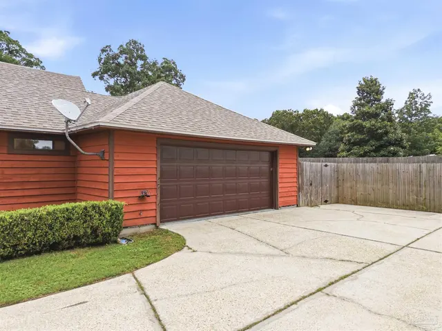 6813 Cedar Ridge Dr property photo