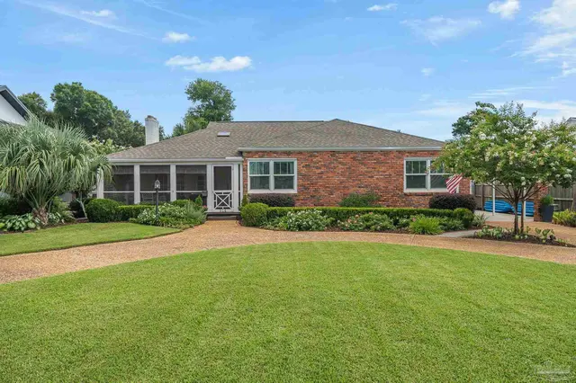 914 Fairway Dr property photo