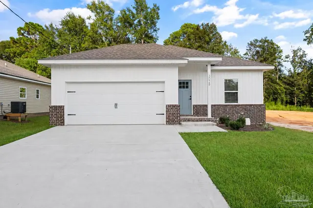 3028 N 11th Ave, Milton FL 32583 exterior