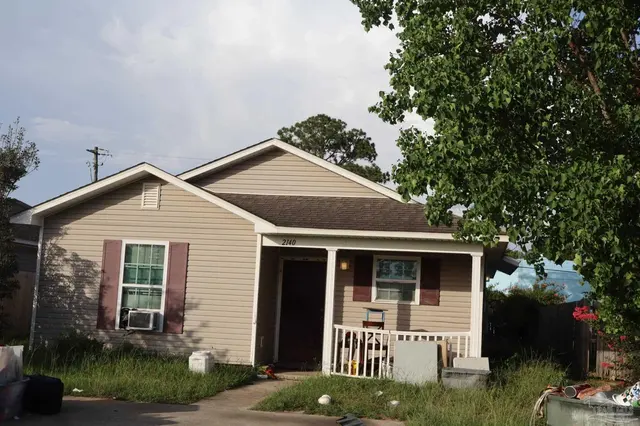 2140 Ledbetter Ln property photo