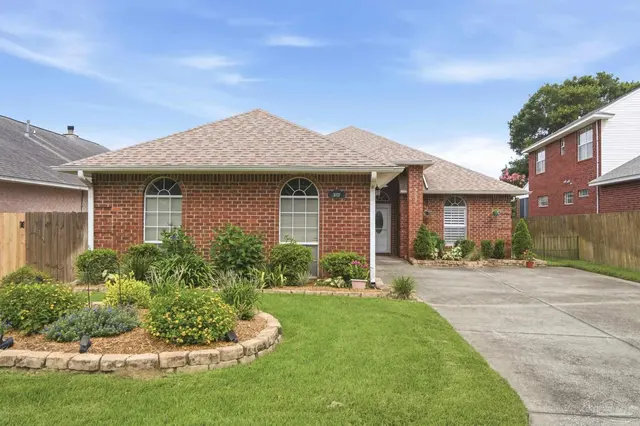 3027 Oak Pointe Dr, Pensacola FL 32505 exterior