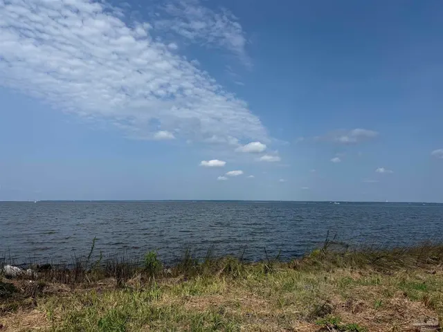 973 Dolphin Rd, Milton FL 32583 exterior