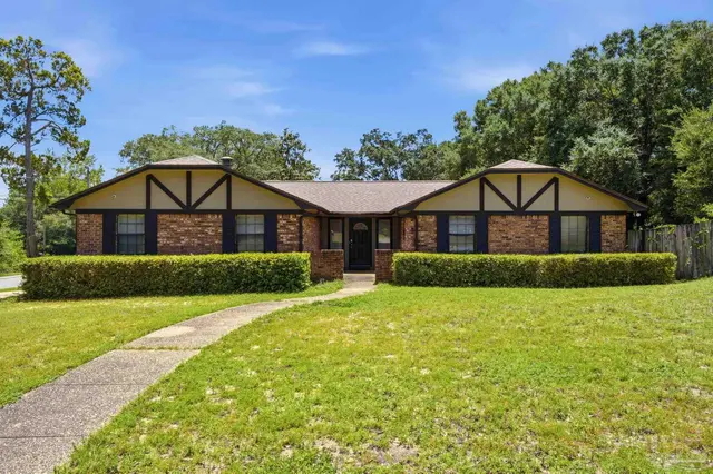 6230 Starhill Dr, Milton FL 32570 exterior