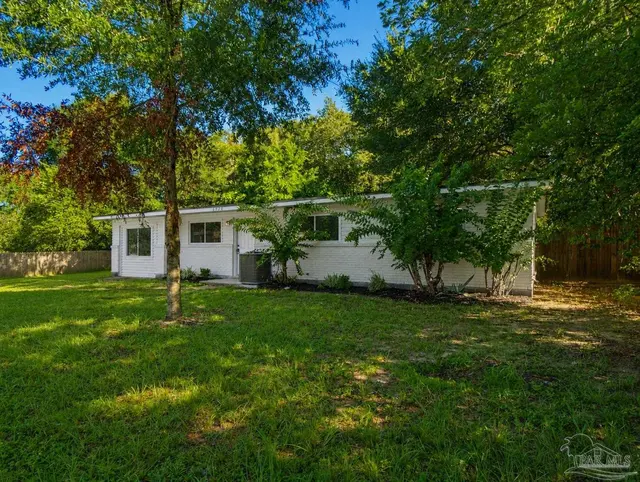 6426 Julia Dr, Milton FL 32570 exterior