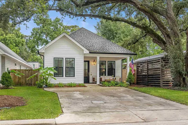 1608 E Hernandez St, Pensacola FL 32503 exterior