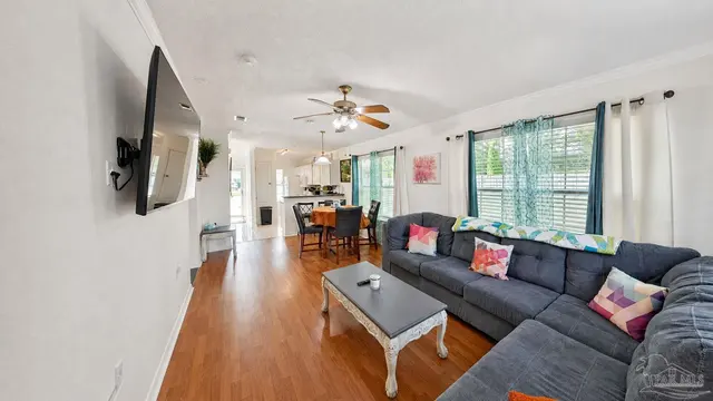 300 Loveland Cir property photo