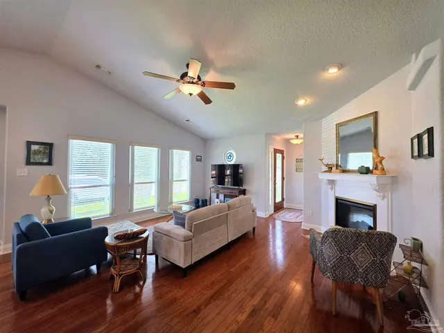 949 Osprey Ct property photo