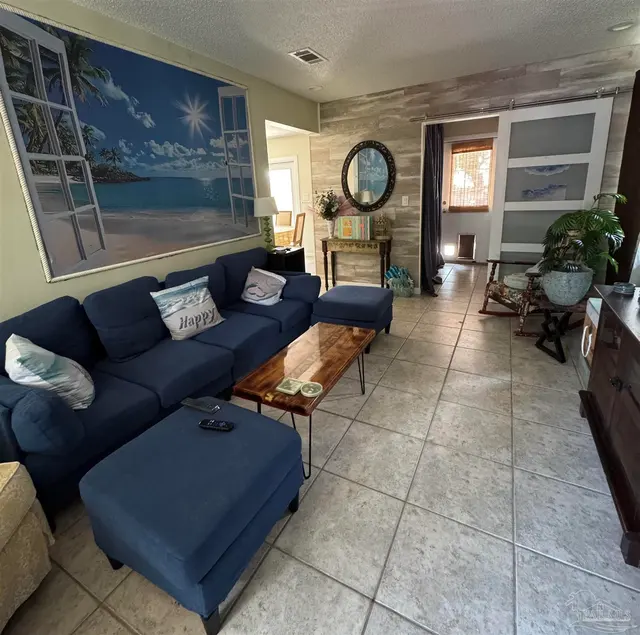 2701 E De Soto St, Pensacola FL 32503 exterior