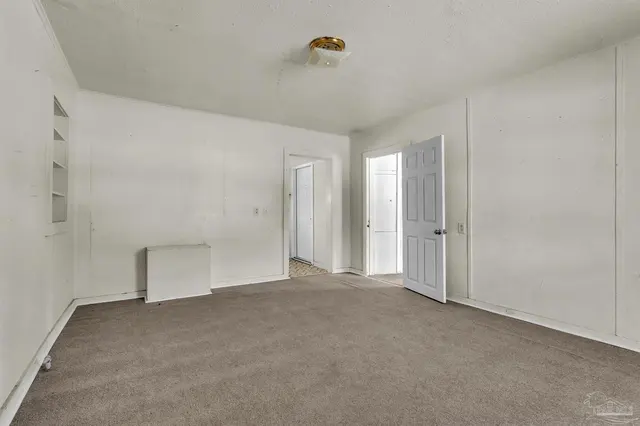 1040 Wayne Ave property photo