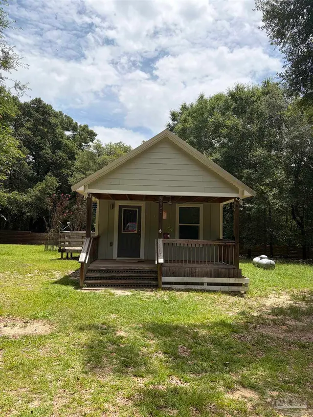 3950 Reinhardt Village Rd, Milton FL 32583 exterior