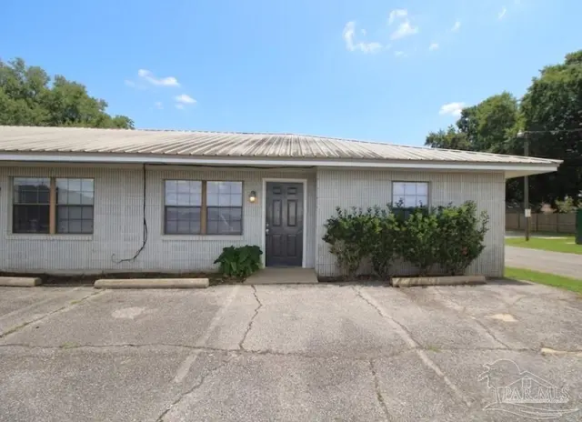 4964 W Spencer Field Rd, Pace FL 32571 exterior