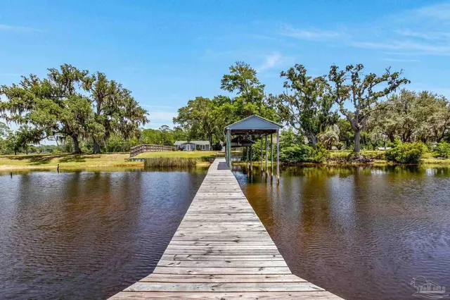 7631 Petersen Pt Rd, Milton FL 32583 exterior
